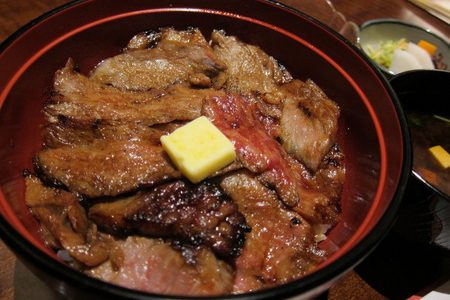 赤坂「津つ井」ビフテキ丼
